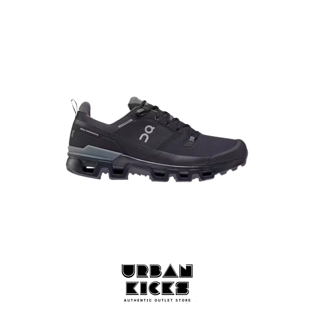 On Cloudwander Waterproof in Black