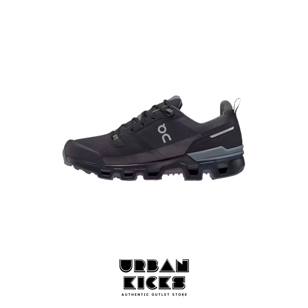 On Cloudwander Waterproof in Black