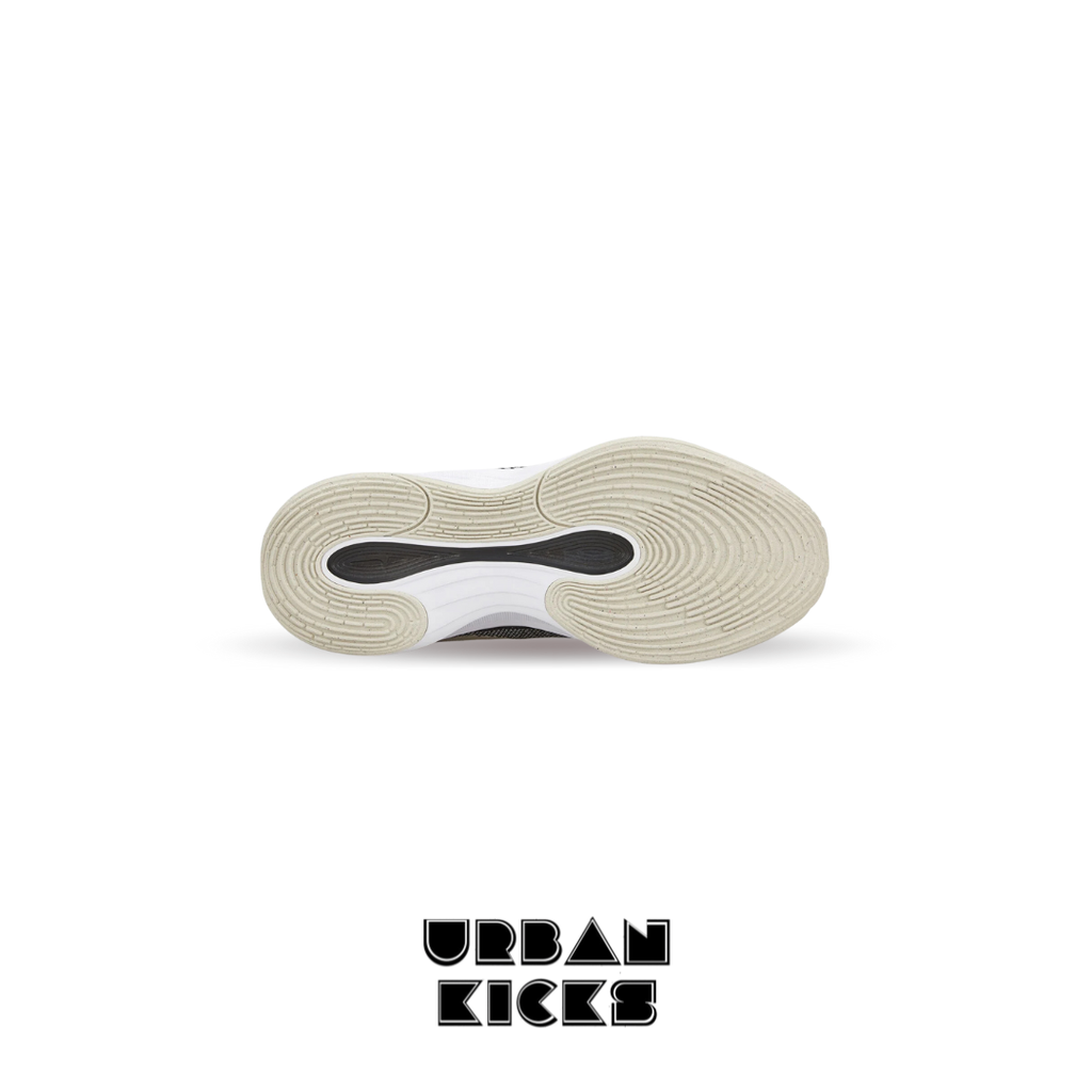 Nike G.T. Hustle Academy EP in White & Black