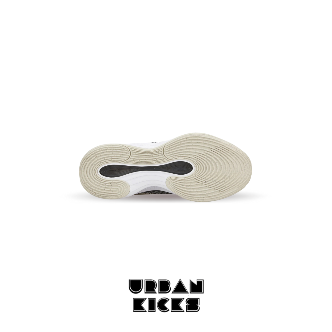 Nike G.T. Hustle Academy EP in White & Black